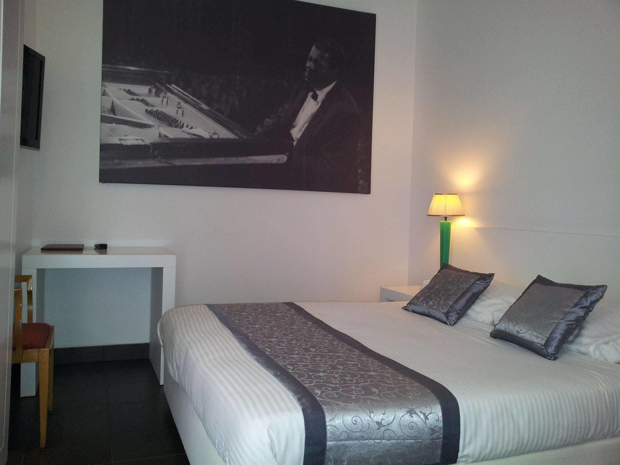 The Concert Hotel Amsterdam Exterior photo